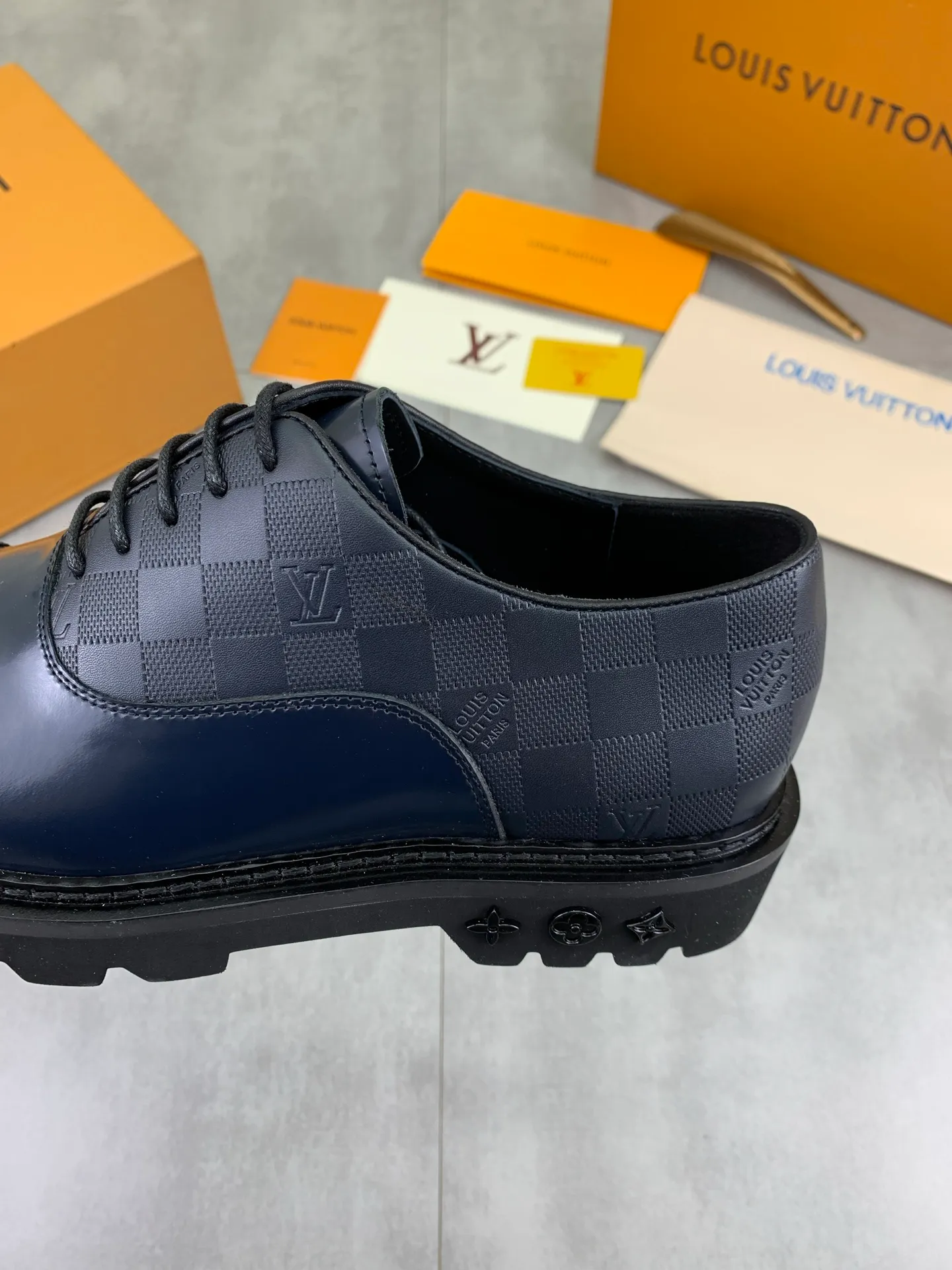 Factory price P820 💎💎💎Top version LOUIS VUITTON [Louis Vuitton] - LV men's business casual leather shoes, luxurious and noble 👞All imported original cowhide, just to create a more comfortable wearing experience, upper: original high-end calfskin➕Imported soft cowhide lining, original lightweight foam outsole✔️Color: 3️⃣colors available Size: 39-44 (38.45 46 can be customized (non-returnable)